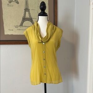 Chic Yellow Anthropologie Blouse with Elegant Sleeveless Design